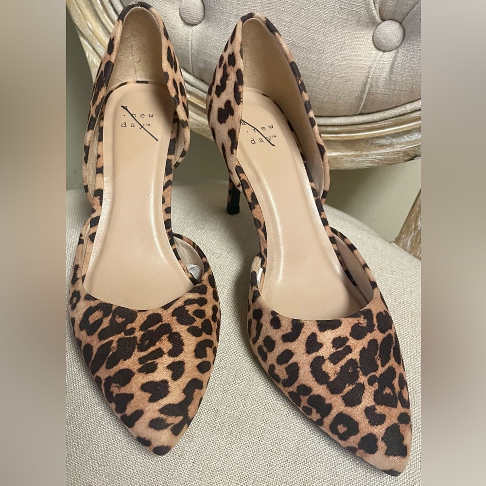 Target a new day Leopard Pumps Sz 7